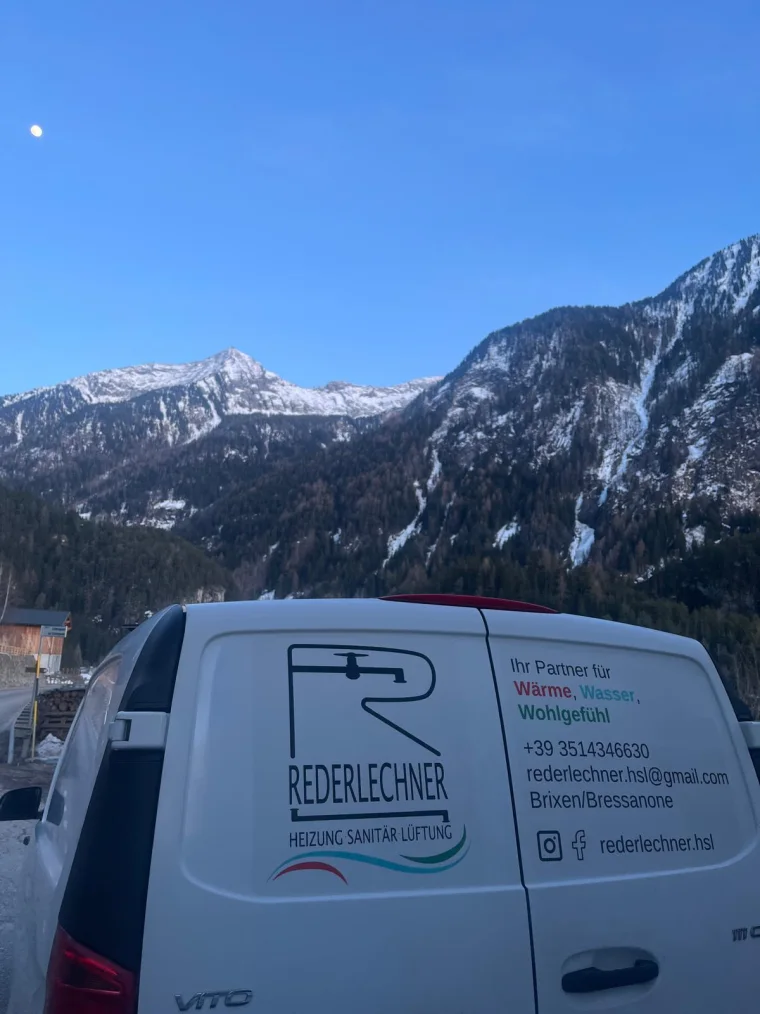 Veicolo aziendale in viaggio nella Valle Isarco